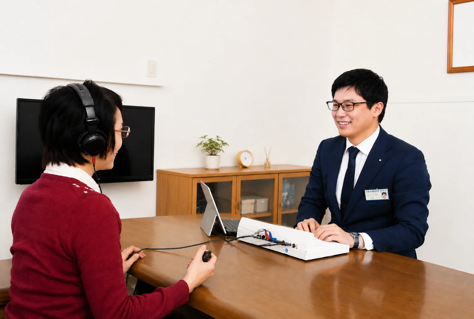 聞こえに関する相談をしているイメージ写真